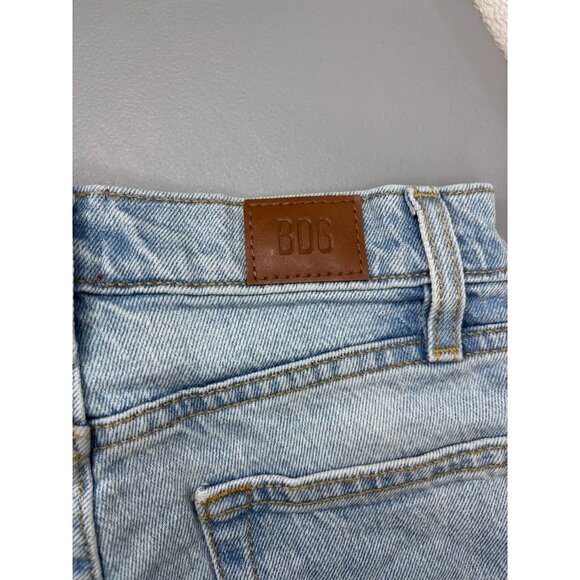 BDG women's 24 light wash high rise girlfriend denim cutoff jean shorts - Picture 4 of 6